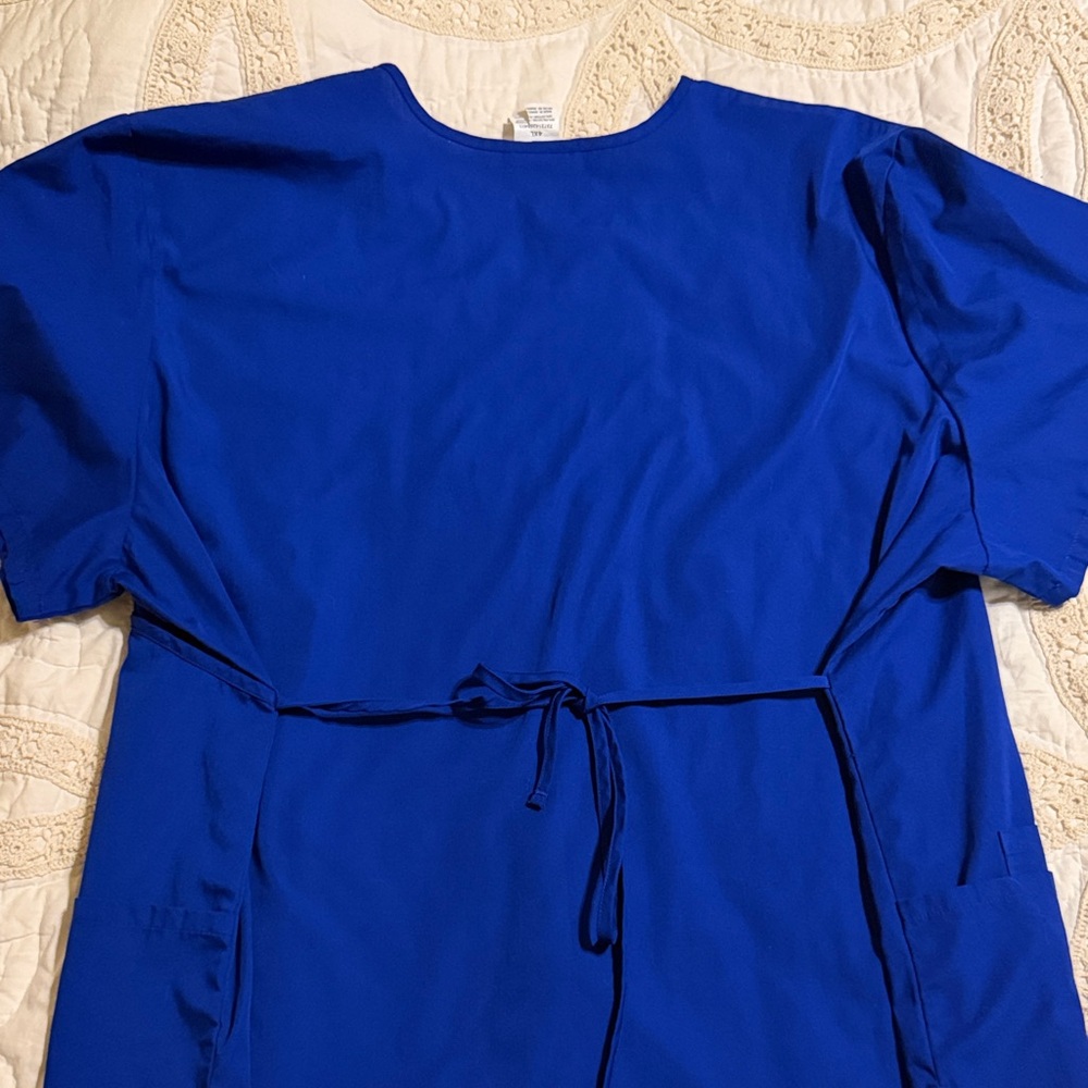 Woman’s Scrub Tops  Snowman Print and Navy Blue - Picture 7 of 7